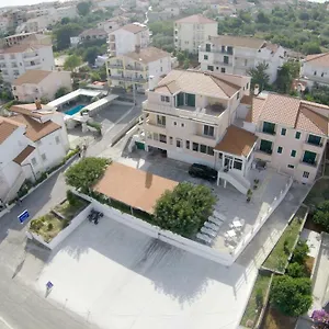 Fumija Trogir