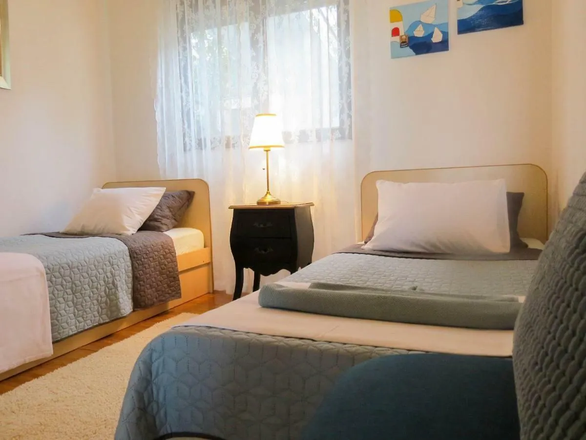 Apartments Barba Trogir 0*,